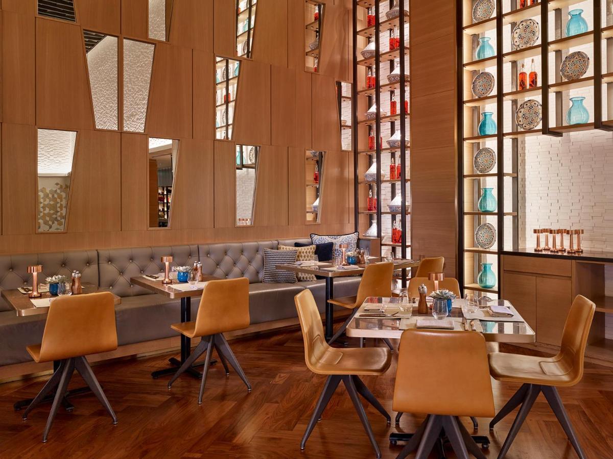 Hyatt Regency Al Kout Mall Κουβέιτ Εξωτερικό φωτογραφία The interior of the restaurant
